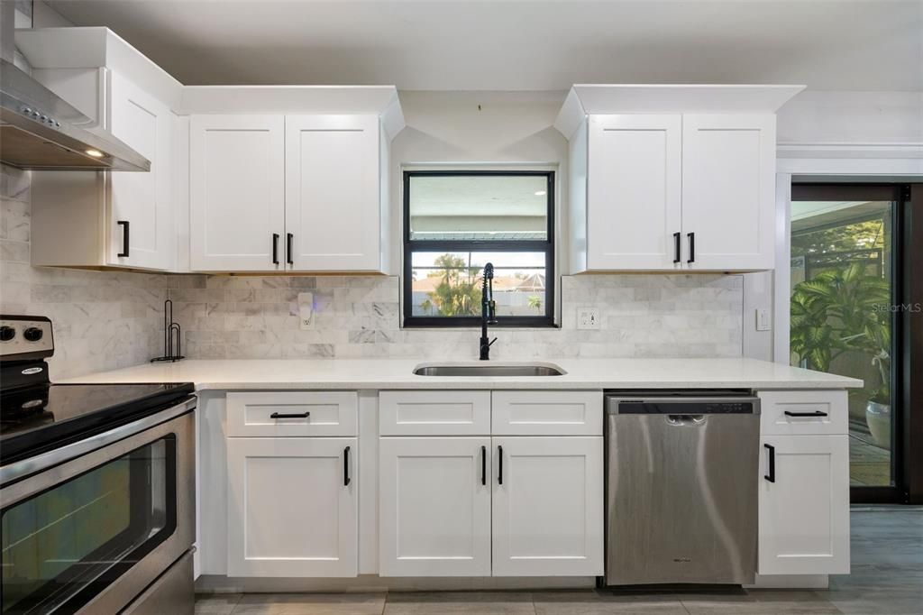 На продажу: $369,999 (3 спален, 2 ванн, 1189 Квадратных фут)