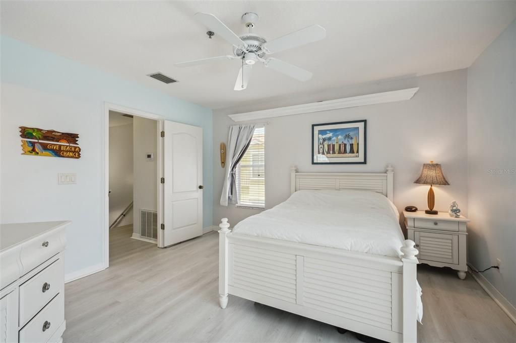 En Venta: $569,999 (3 camas, 3 baños, 2236 Pies cuadrados)