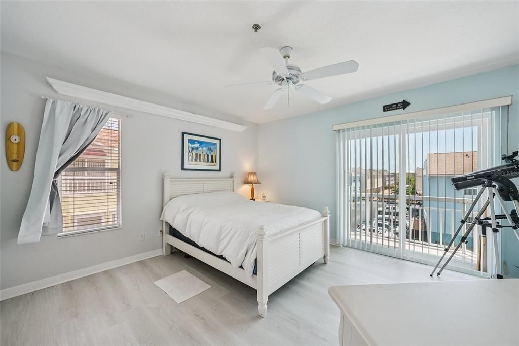 En Venta: $569,999 (3 camas, 3 baños, 2236 Pies cuadrados)