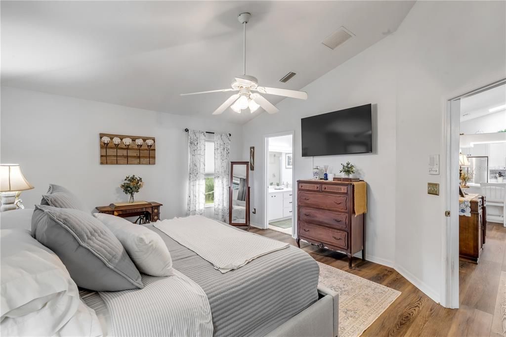 Activo con contrato: $459,900 (3 camas, 2 baños, 1869 Pies cuadrados)