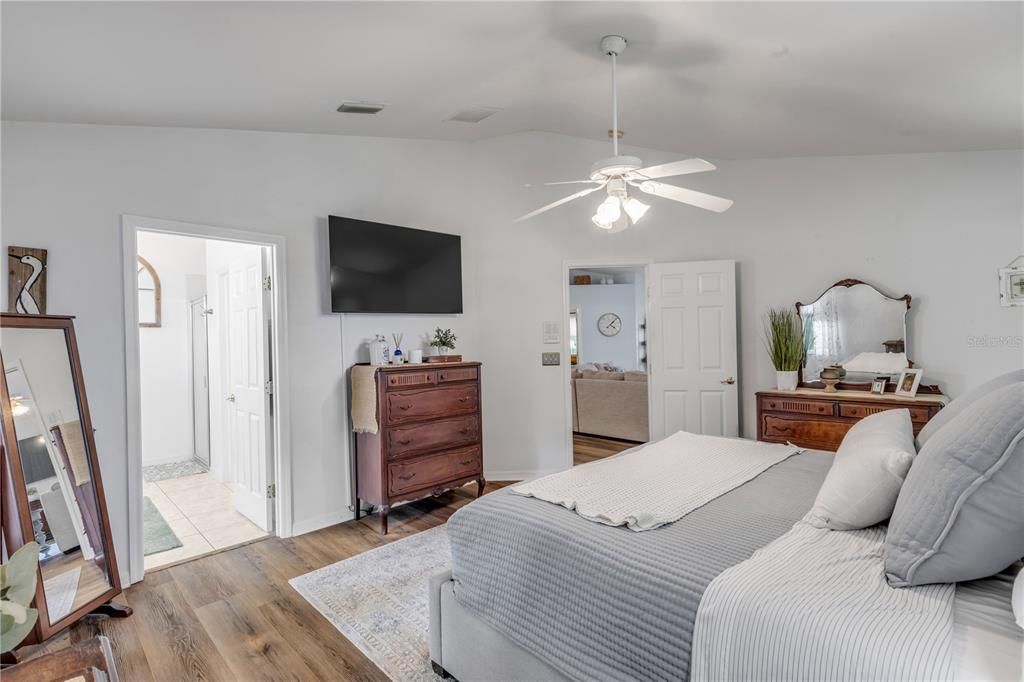 Activo con contrato: $459,900 (3 camas, 2 baños, 1869 Pies cuadrados)