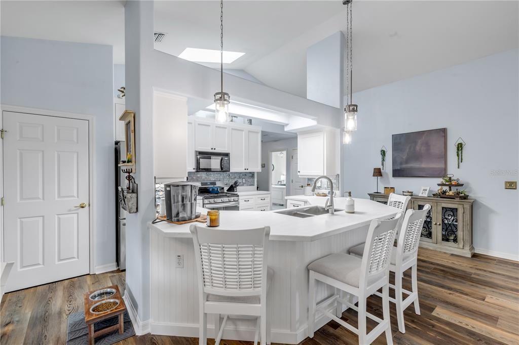 Activo con contrato: $459,900 (3 camas, 2 baños, 1869 Pies cuadrados)