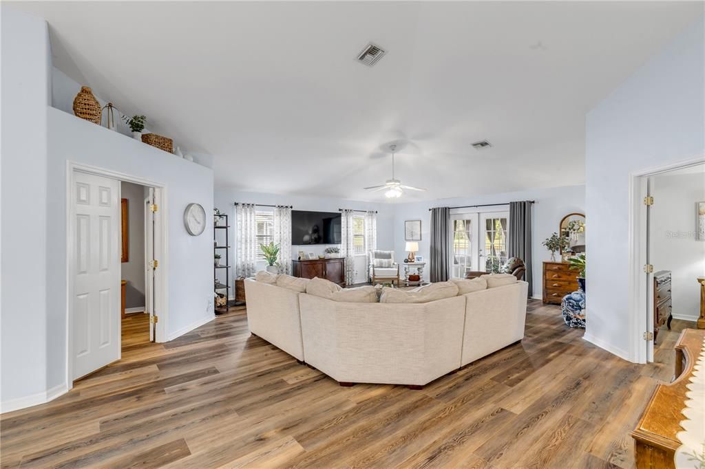 Activo con contrato: $459,900 (3 camas, 2 baños, 1869 Pies cuadrados)