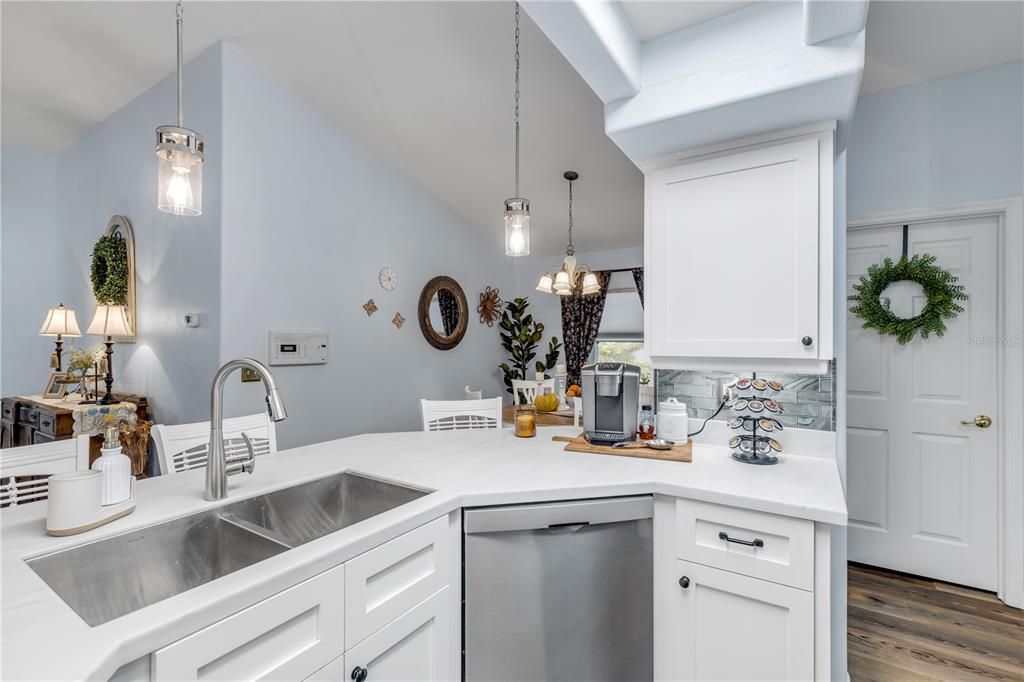 Activo con contrato: $459,900 (3 camas, 2 baños, 1869 Pies cuadrados)