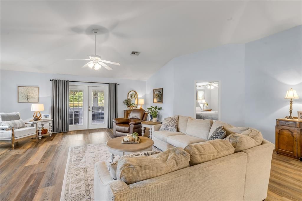 Activo con contrato: $459,900 (3 camas, 2 baños, 1869 Pies cuadrados)
