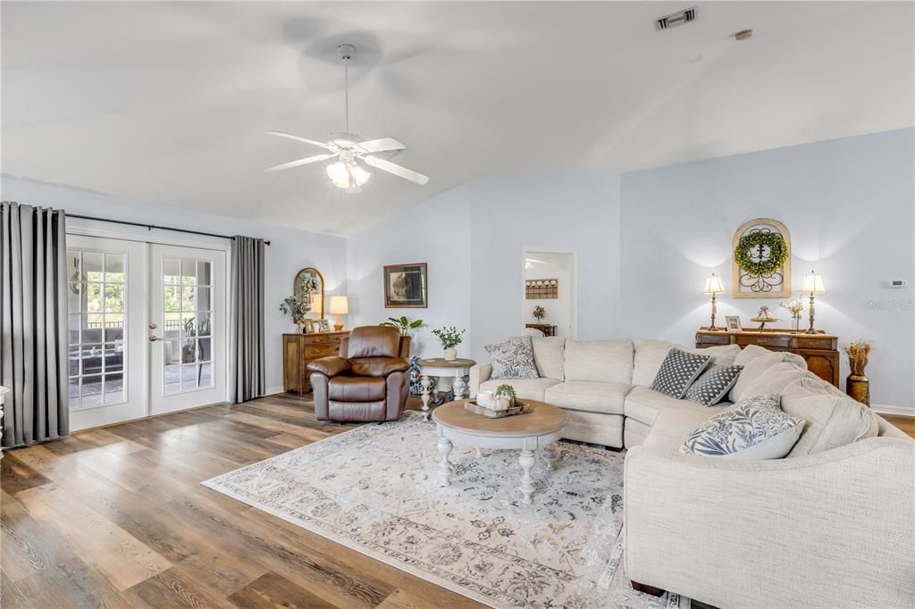 Activo con contrato: $459,900 (3 camas, 2 baños, 1869 Pies cuadrados)