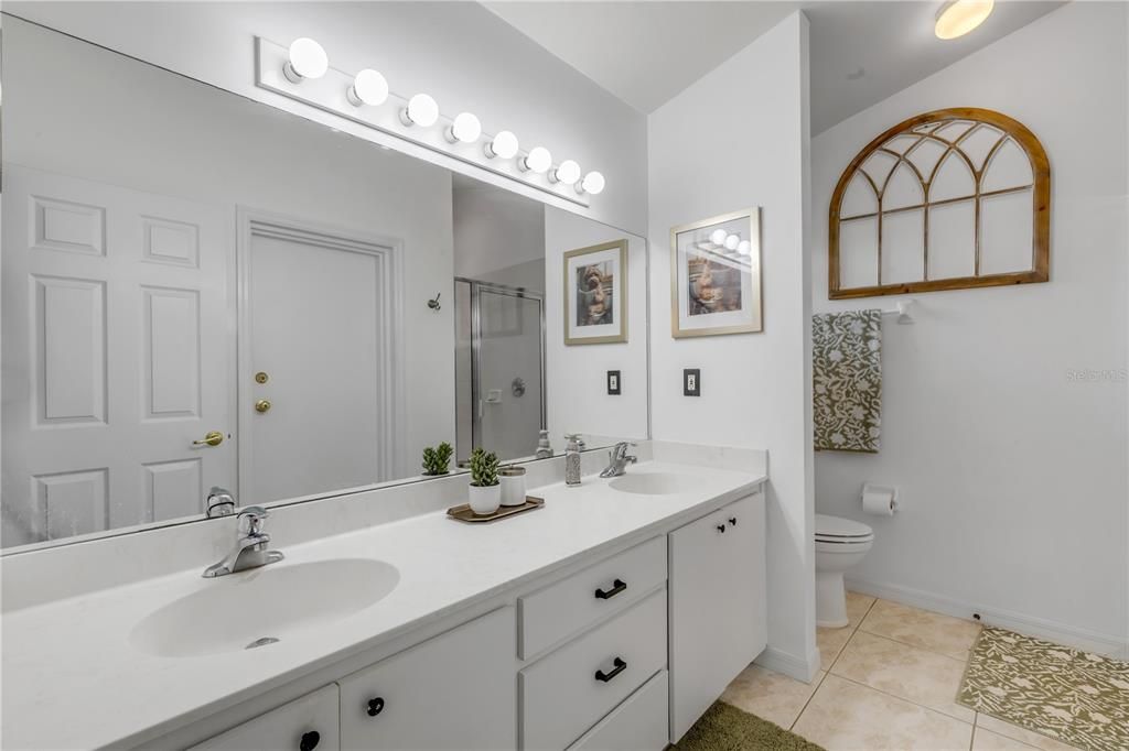 Activo con contrato: $459,900 (3 camas, 2 baños, 1869 Pies cuadrados)