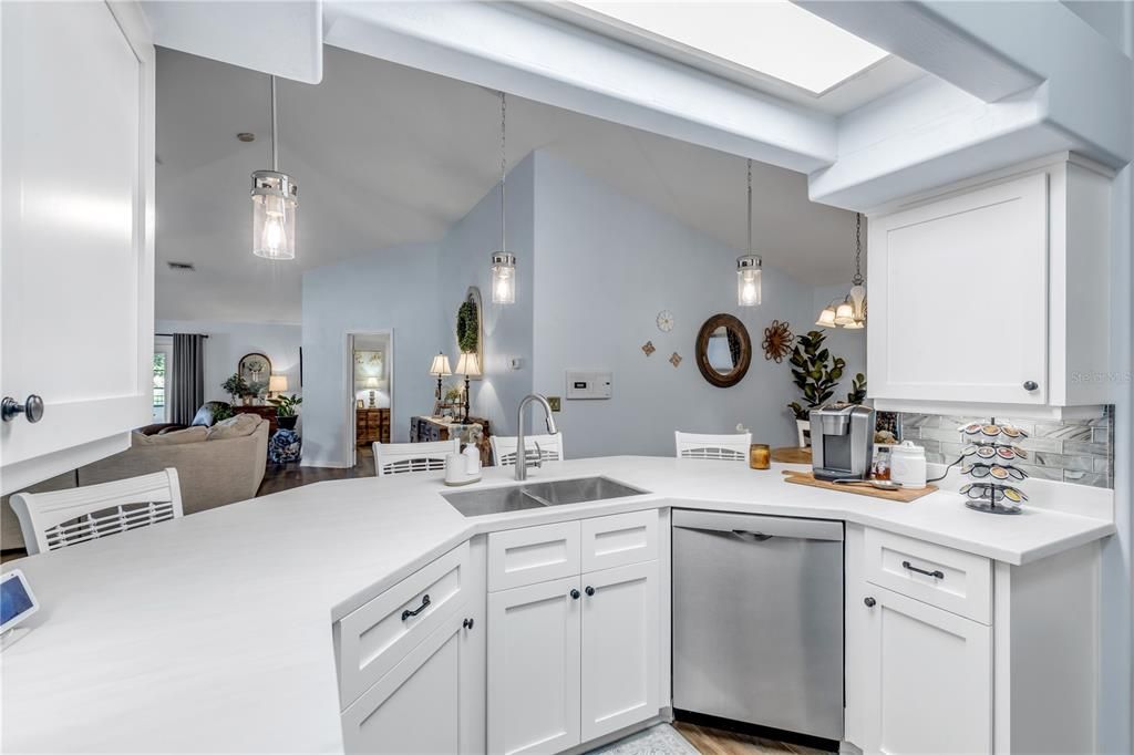 Activo con contrato: $459,900 (3 camas, 2 baños, 1869 Pies cuadrados)