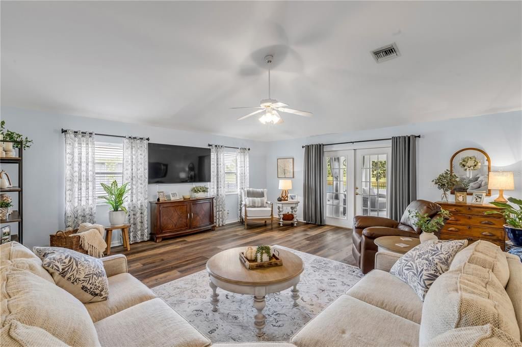 Activo con contrato: $459,900 (3 camas, 2 baños, 1869 Pies cuadrados)