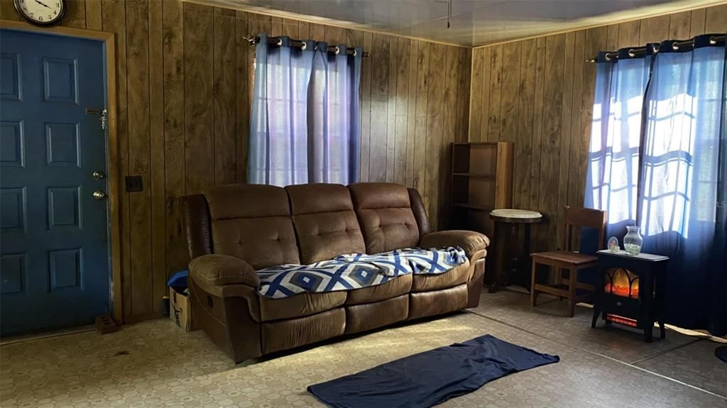 For Sale: $280,000 (3 beds, 1 baths, 1288 Square Feet)