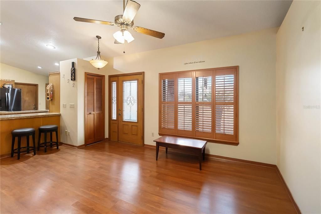 En Venta: $795,000 (4 camas, 3 baños, 2717 Pies cuadrados)