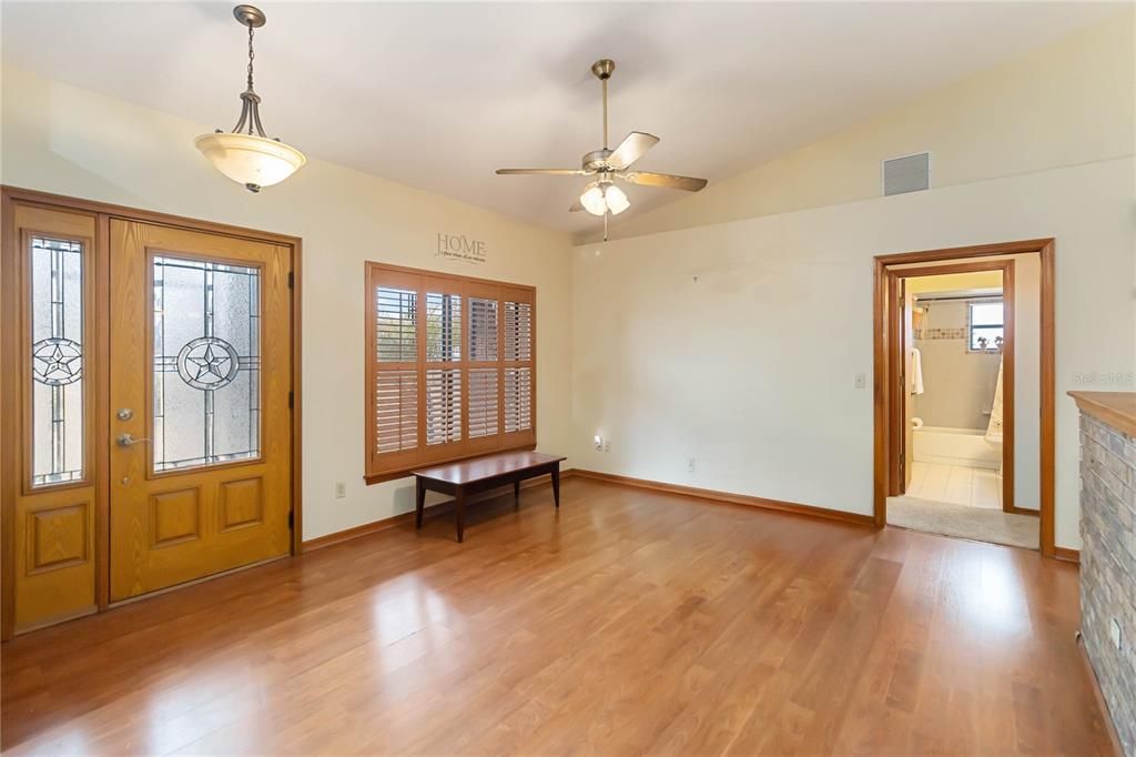 En Venta: $795,000 (4 camas, 3 baños, 2717 Pies cuadrados)