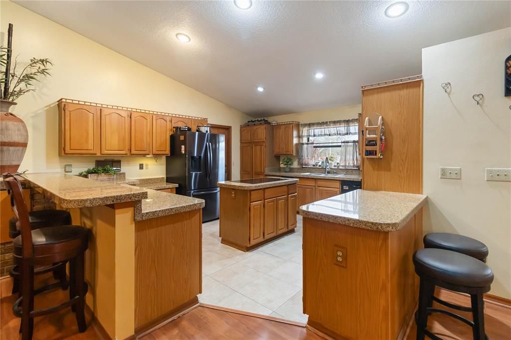En Venta: $795,000 (4 camas, 3 baños, 2717 Pies cuadrados)