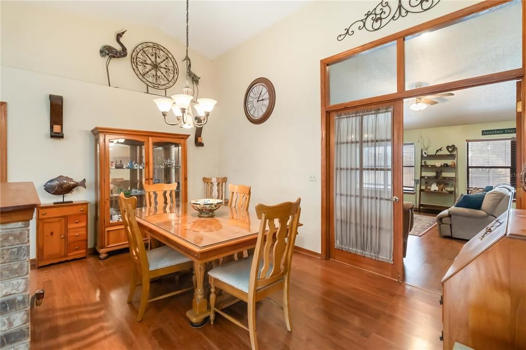 En Venta: $795,000 (4 camas, 3 baños, 2717 Pies cuadrados)
