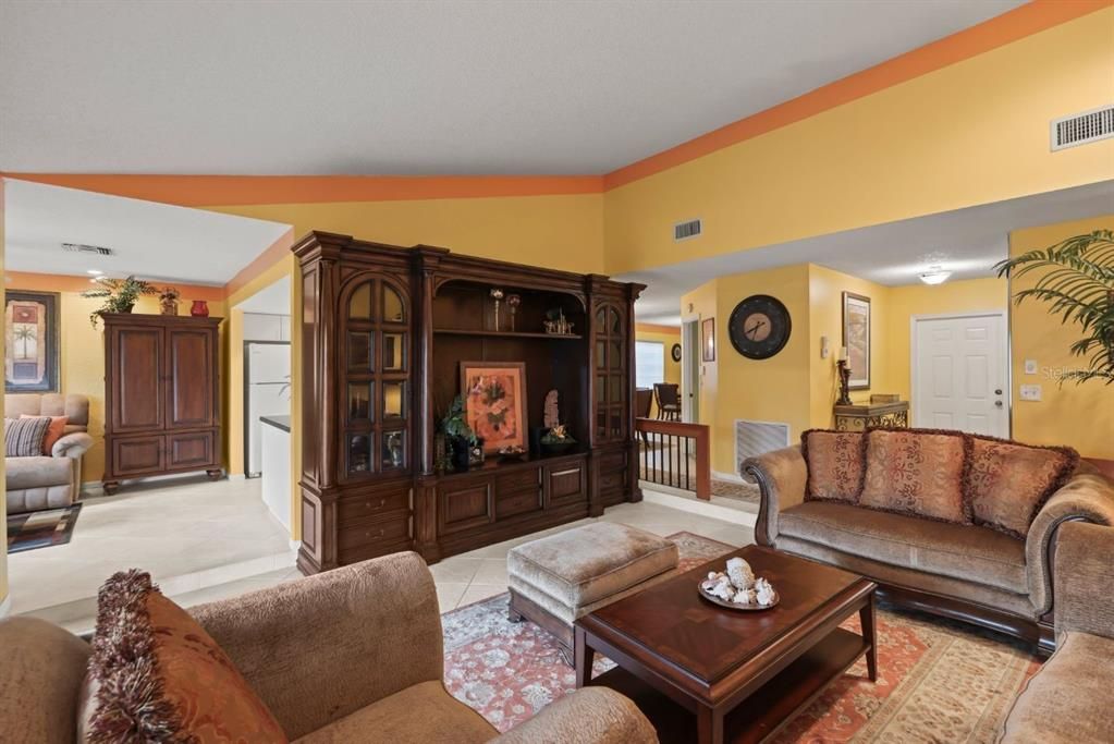 For Sale: $499,000 (2 beds, 2 baths, 1697 Square Feet)