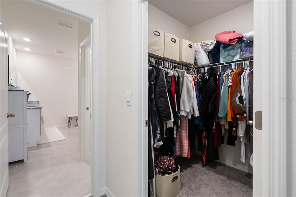 Activo con contrato: $1,900 (3 camas, 2 baños, 1672 Pies cuadrados)