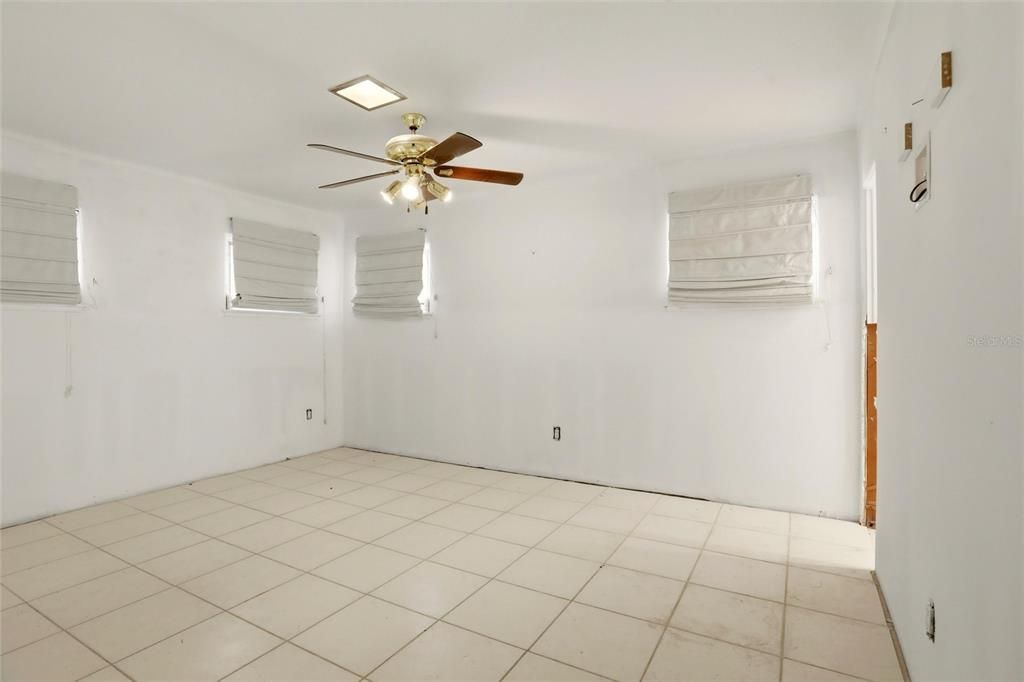 En Venta: $975,000 (3 camas, 3 baños, 1846 Pies cuadrados)