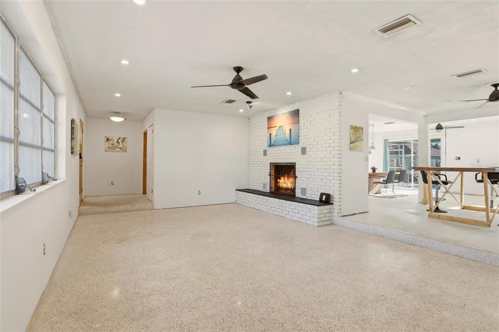 En Venta: $975,000 (3 camas, 3 baños, 1846 Pies cuadrados)