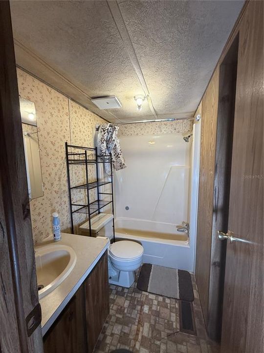 For Sale: $110,000 (3 beds, 2 baths, 1392 Square Feet)