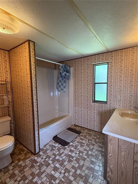 For Sale: $110,000 (3 beds, 2 baths, 1392 Square Feet)