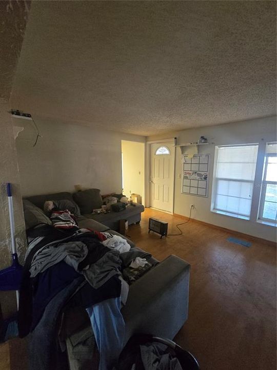 На продажу: $327,900 (3 спален, 1 ванн, 1392 Квадратных фут)