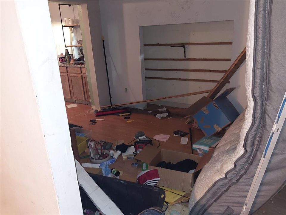 На продажу: $327,900 (3 спален, 1 ванн, 1392 Квадратных фут)