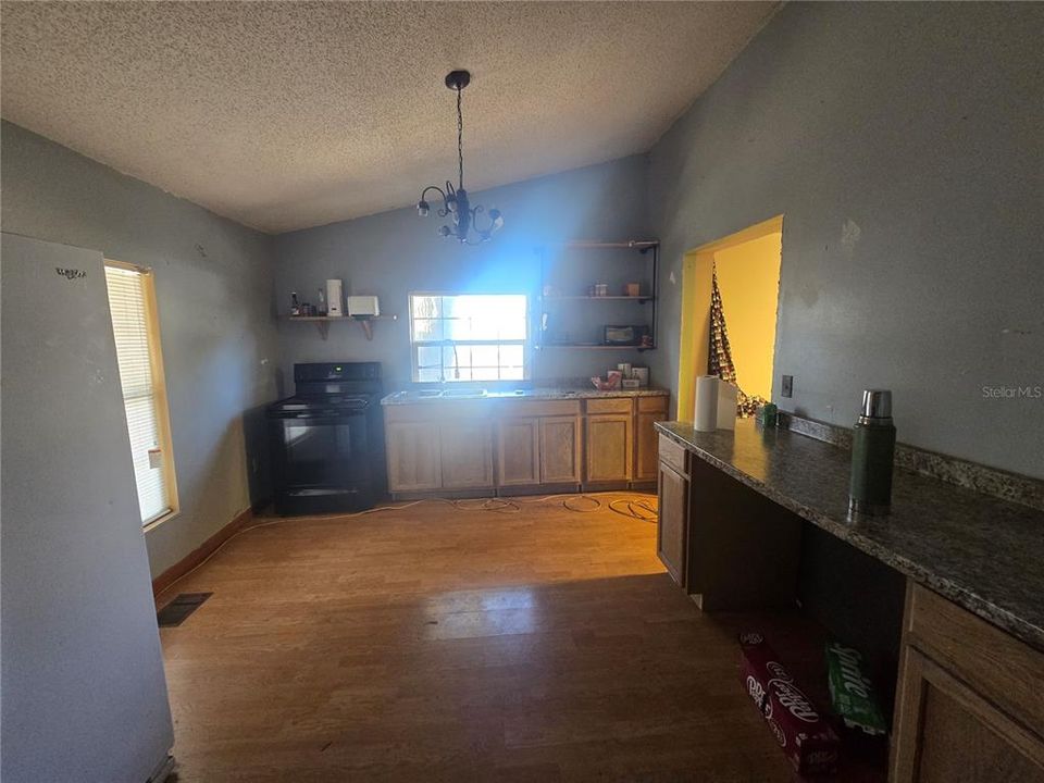 На продажу: $327,900 (3 спален, 1 ванн, 1392 Квадратных фут)