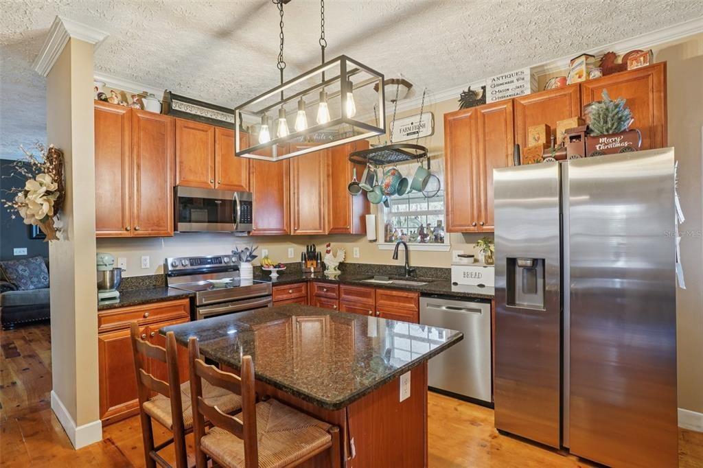 Activo con contrato: $575,000 (5 camas, 2 baños, 2833 Pies cuadrados)