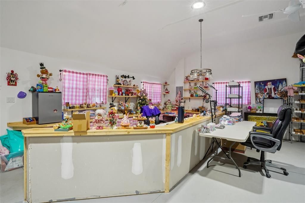 Activo con contrato: $575,000 (5 camas, 2 baños, 2833 Pies cuadrados)