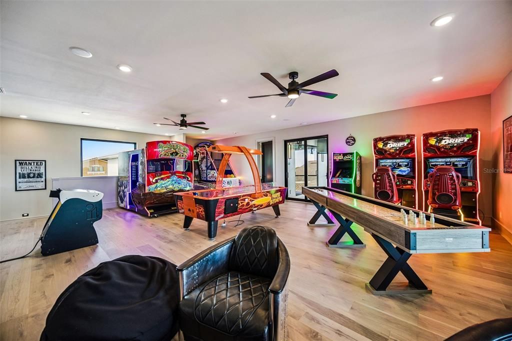 For Sale: $5,990,000 (10 beds, 10 baths, 10312 Square Feet)