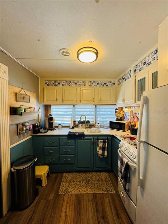 На продажу: $136,900 (1 спален, 1 ванн, 900 Квадратных фут)