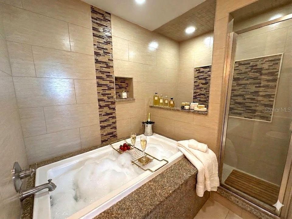 Activo con contrato: $210,000 (2 camas, 2 baños, 1020 Pies cuadrados)