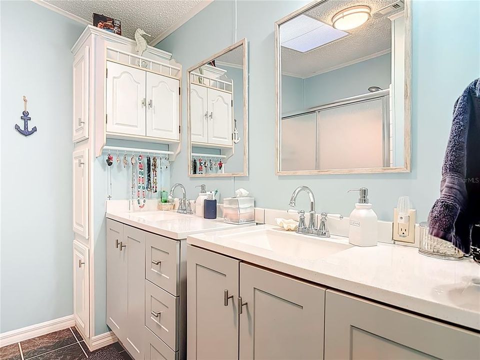For Sale: $199,000 (2 beds, 2 baths, 1084 Square Feet)