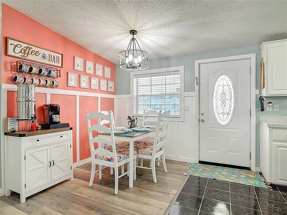 For Sale: $199,000 (2 beds, 2 baths, 1084 Square Feet)