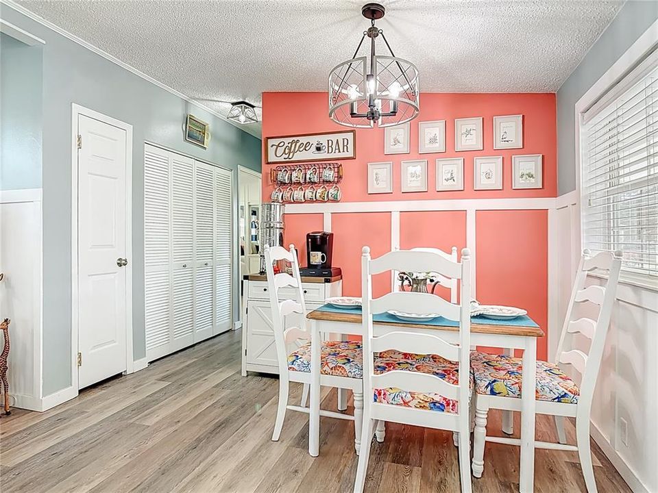 For Sale: $199,000 (2 beds, 2 baths, 1084 Square Feet)