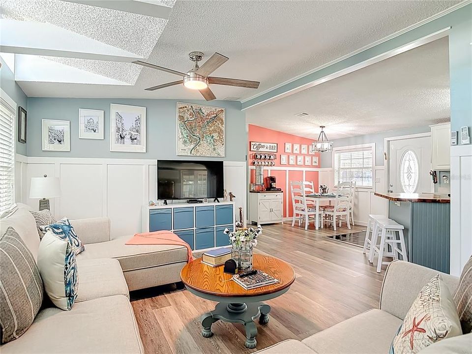 For Sale: $199,000 (2 beds, 2 baths, 1084 Square Feet)