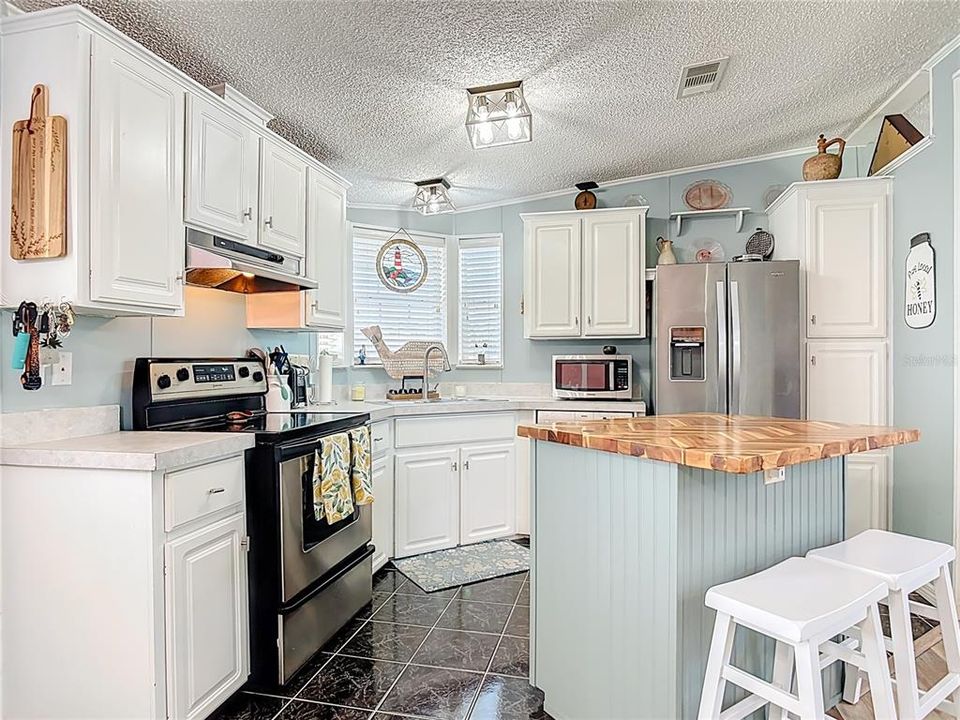 For Sale: $199,000 (2 beds, 2 baths, 1084 Square Feet)