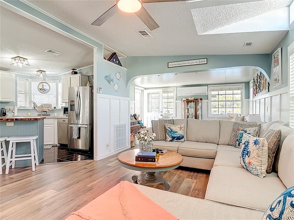 For Sale: $199,000 (2 beds, 2 baths, 1084 Square Feet)