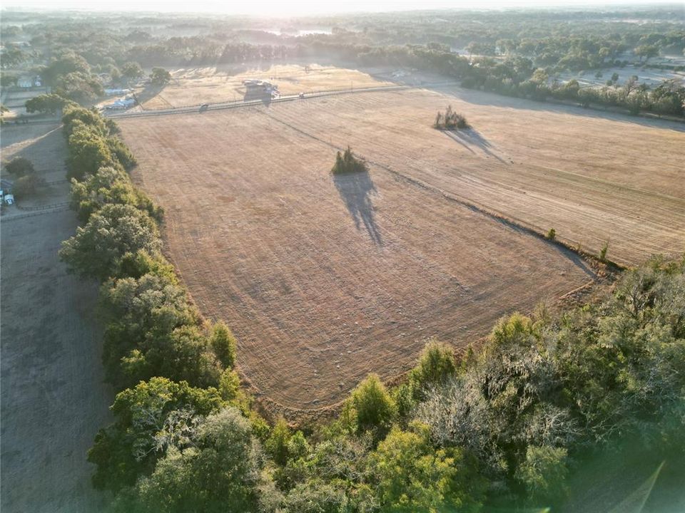 На продажу: $1,575,000 (12.60 acres)
