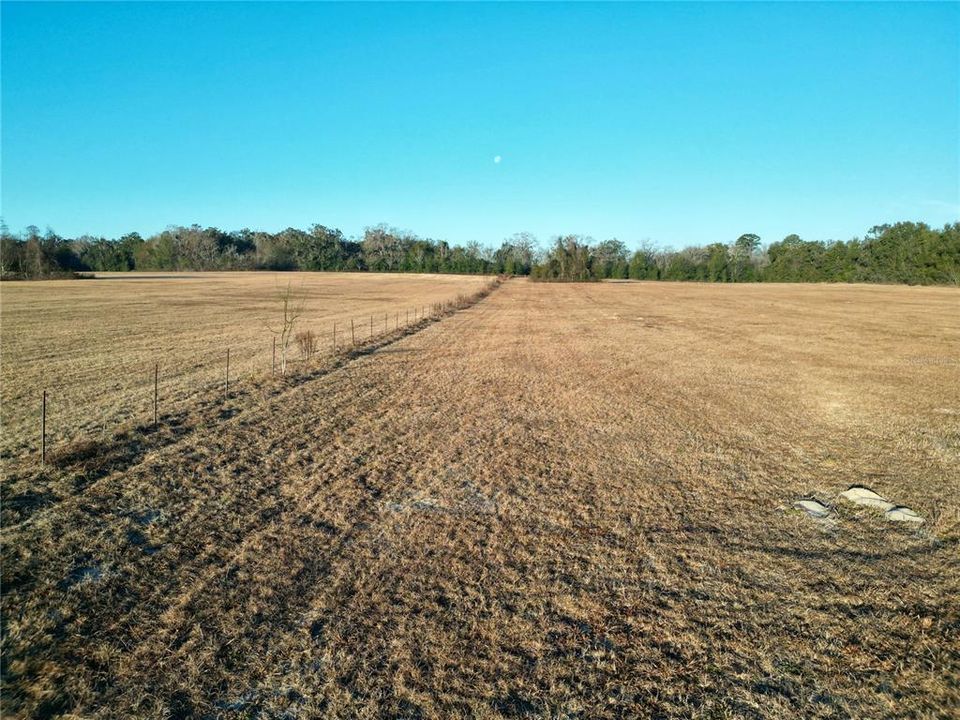 На продажу: $1,575,000 (12.60 acres)