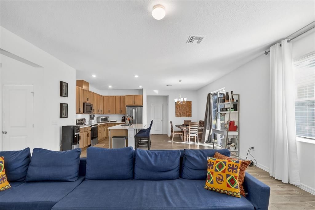 En Venta: $619,000 (4 camas, 2 baños, 2783 Pies cuadrados)