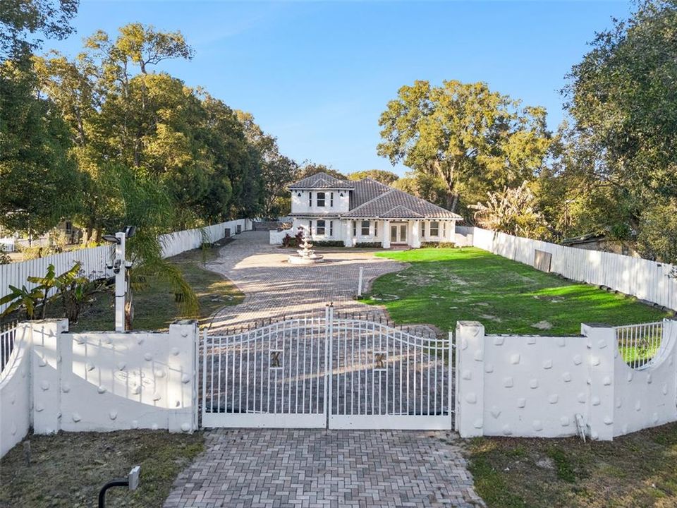 На продажу: $850,000 (4 спален, 4 ванн, 3784 Квадратных фут)
