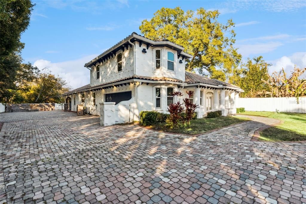 На продажу: $850,000 (4 спален, 4 ванн, 3784 Квадратных фут)