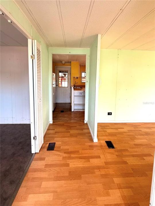 На продажу: $137,000 (3 спален, 2 ванн, 1152 Квадратных фут)