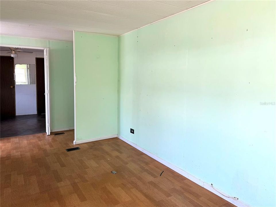 На продажу: $137,000 (3 спален, 2 ванн, 1152 Квадратных фут)