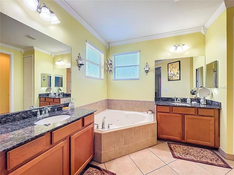 Activo con contrato: $649,000 (4 camas, 4 baños, 2847 Pies cuadrados)