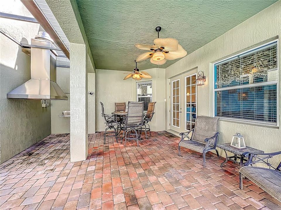 Activo con contrato: $649,000 (4 camas, 4 baños, 2847 Pies cuadrados)