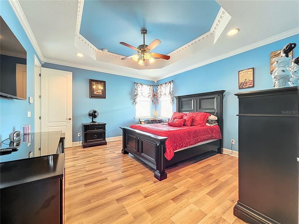 Activo con contrato: $649,000 (4 camas, 4 baños, 2847 Pies cuadrados)