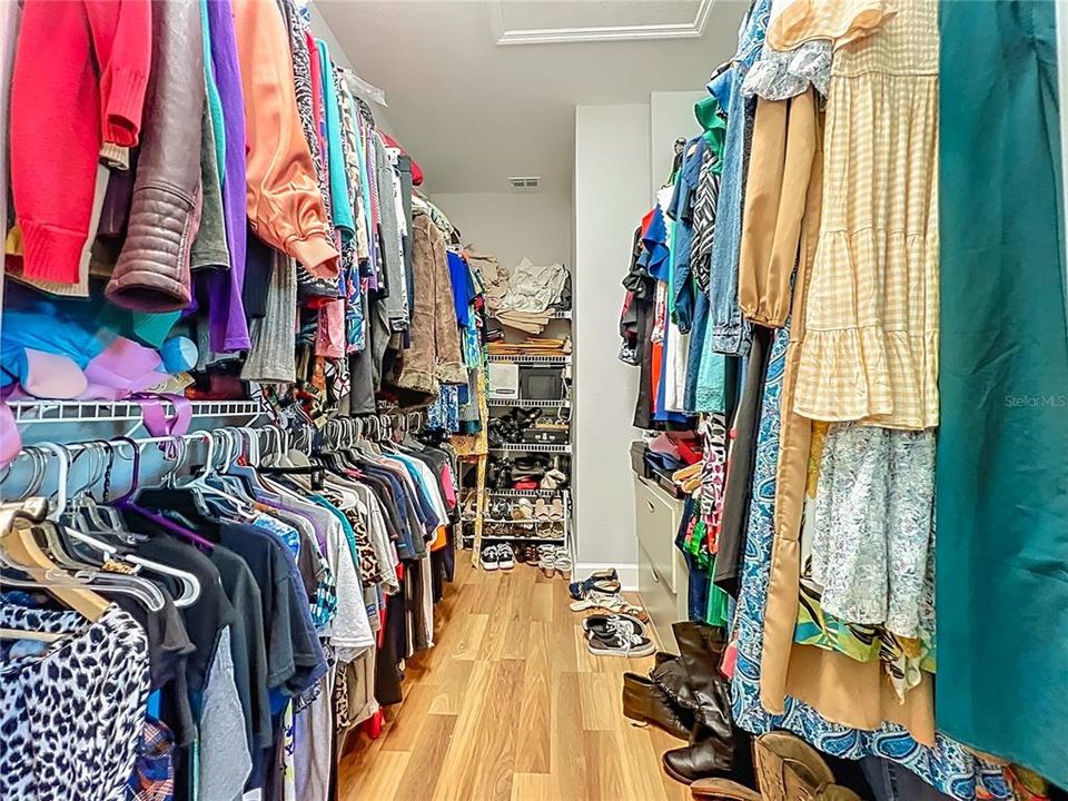 Activo con contrato: $649,000 (4 camas, 4 baños, 2847 Pies cuadrados)