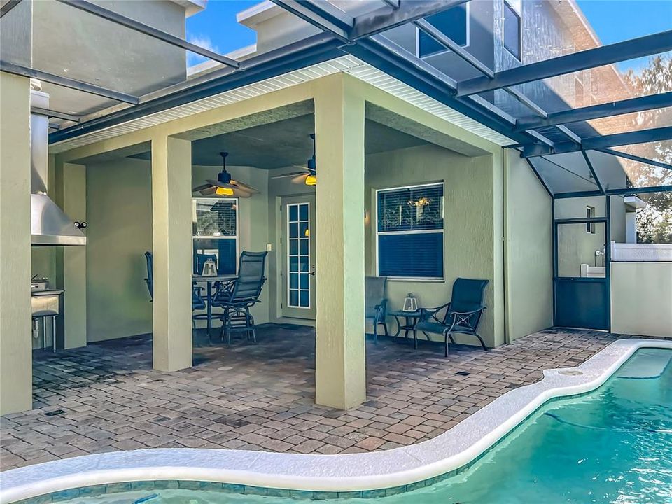 Activo con contrato: $649,000 (4 camas, 4 baños, 2847 Pies cuadrados)